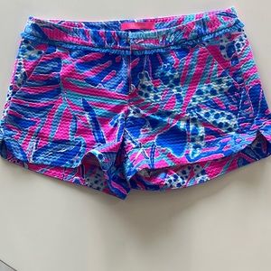 Lilly Pulitzer size to Adie short.